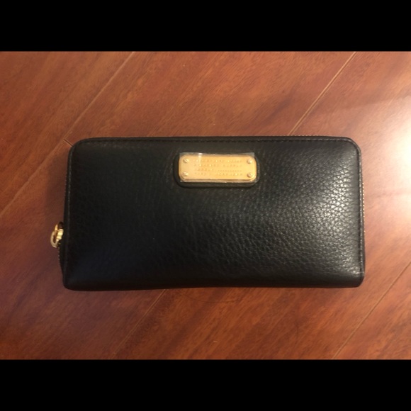 NWT Marc by Marc Jacobs New Q Zippy Zip Up Wallet Black Leather - Picture 1 of 4